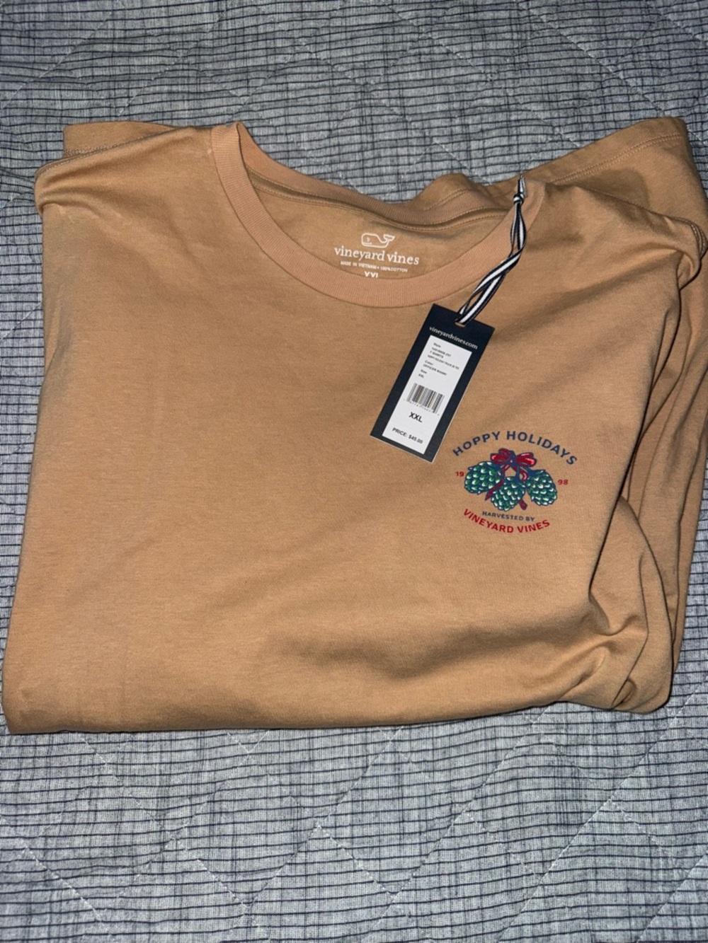 Vineyard Vines Men's Tan Long-Sleeve 'Hoppy Holidays' Graphic Tee